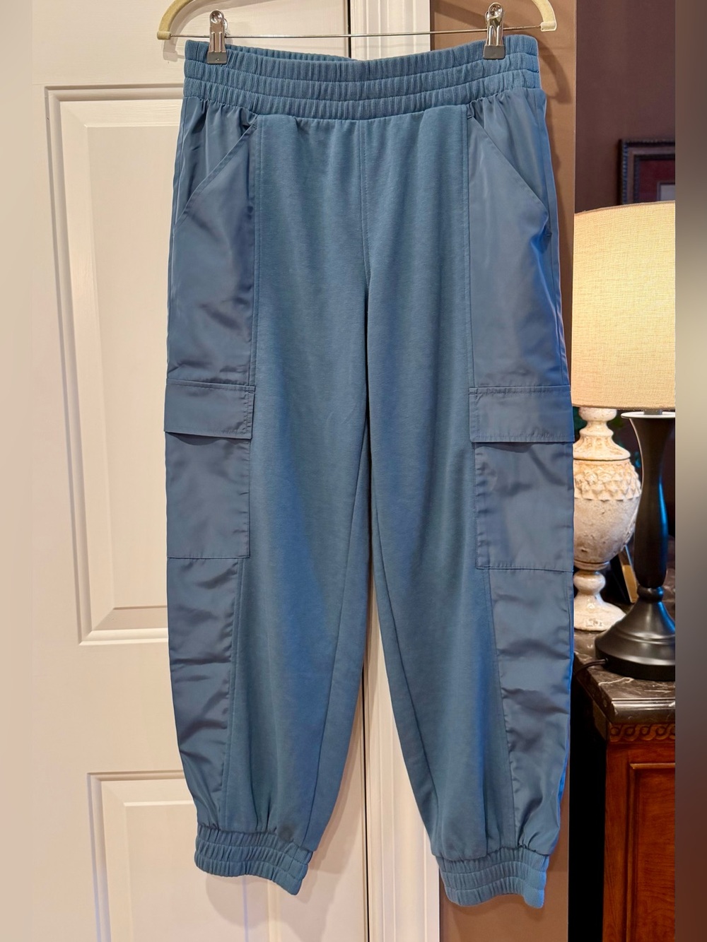 Lou & Grey NWT Cargo Jogger Pants Size Medium